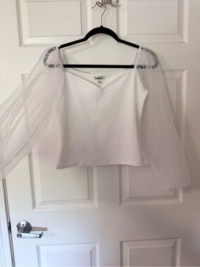 Express White V-Neck Puff-Sleeve Crop Top